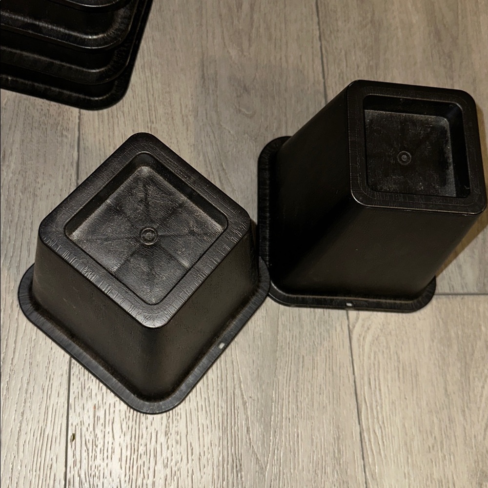 Set of 6 Black Bed Risers - Picture 2 of 6